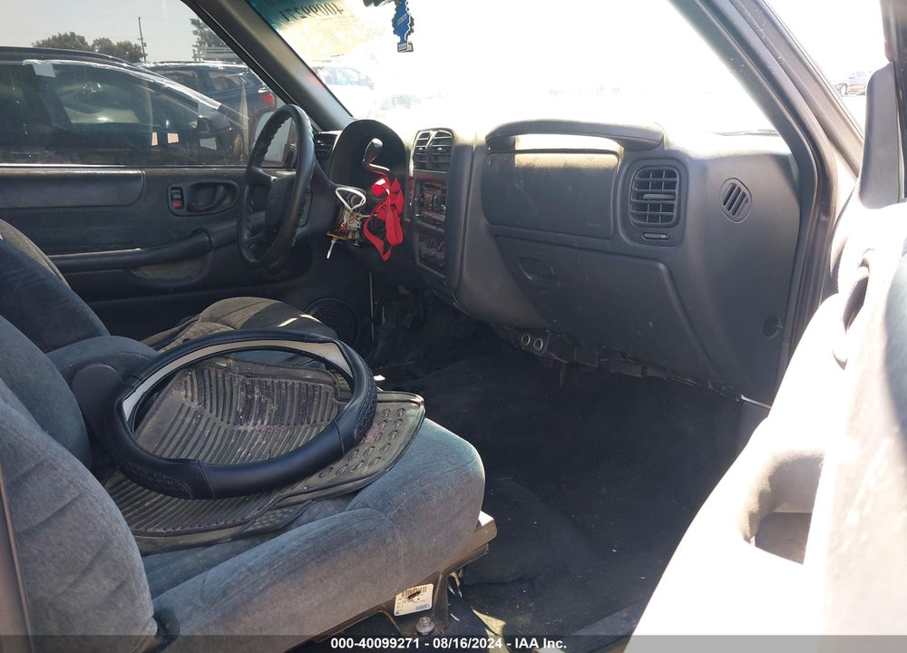 2000 CHEVROLET S-10 LS VIN: 1GCCS19W6Y8209180