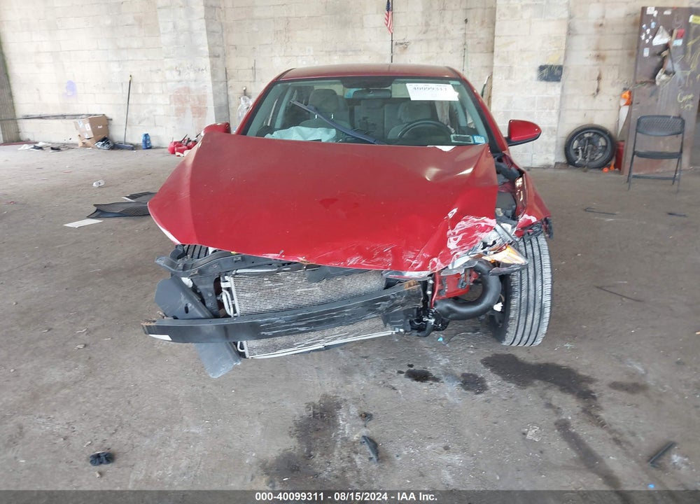 2018 HYUNDAI ELANTRA SEL VIN: 5NPD84LF4JH247513