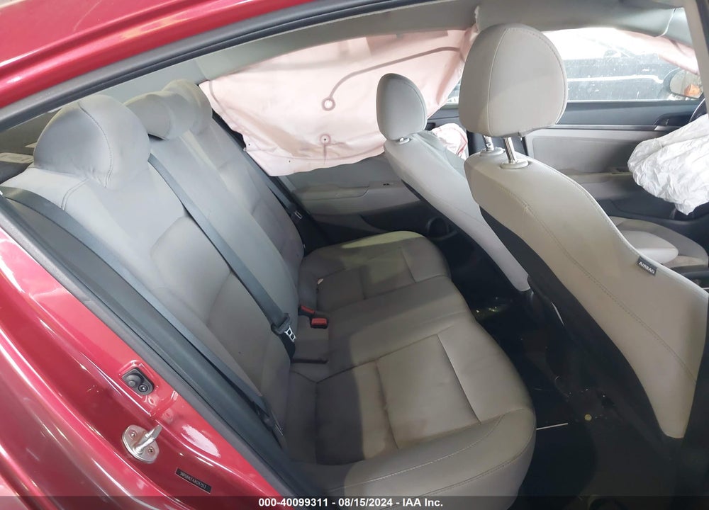 2018 HYUNDAI ELANTRA SEL VIN: 5NPD84LF4JH247513