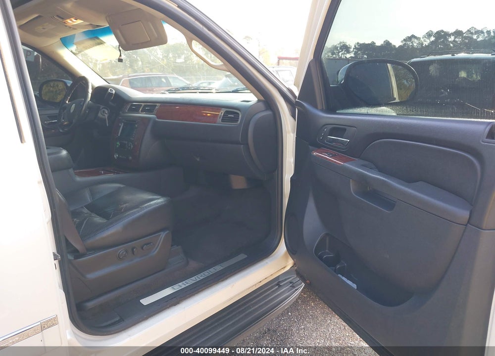 2011 CHEVROLET TAHOE LTZ VIN: 1GNSKCE06BR203557