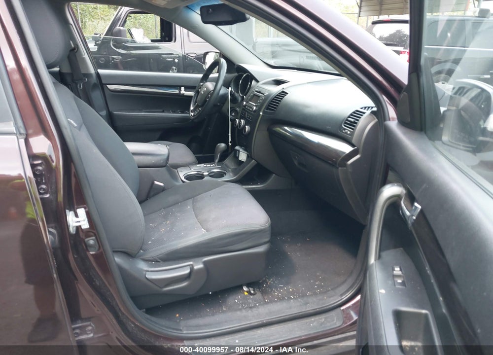 2011 KIA SORENTO LX VIN: 5XYKT3A1XBG099416