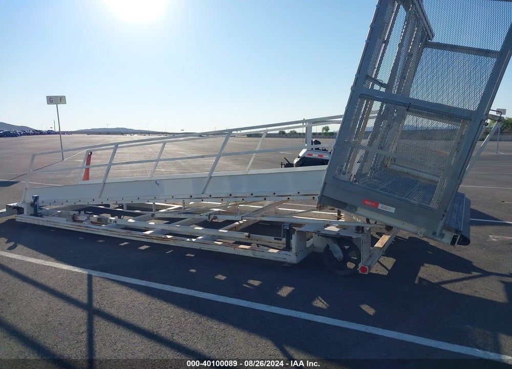 2008 EQUIPMENT WIDE BODY CREW STAIR VIN: X0000000000001013