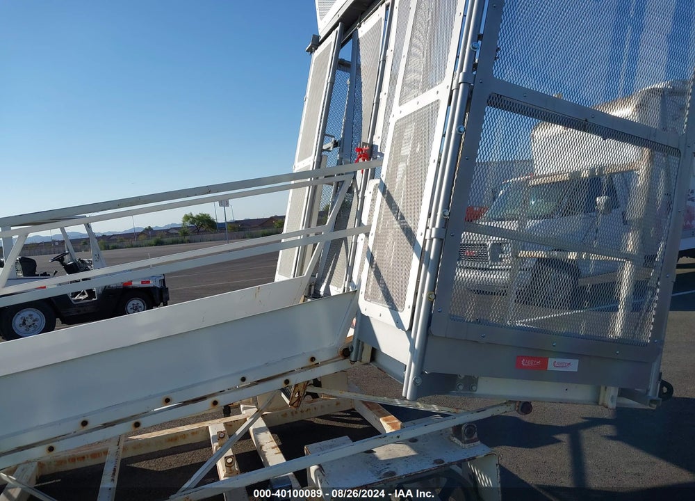 2008 EQUIPMENT WIDE BODY CREW STAIR VIN: X0000000000001013