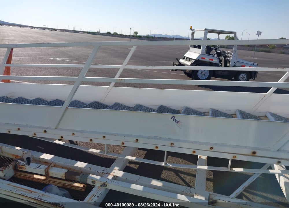 2008 EQUIPMENT WIDE BODY CREW STAIR VIN: X0000000000001013