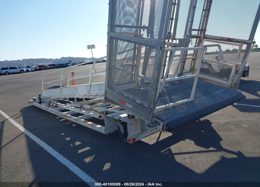 2008 EQUIPMENT WIDE BODY CREW STAIR VIN: X0000000000001013