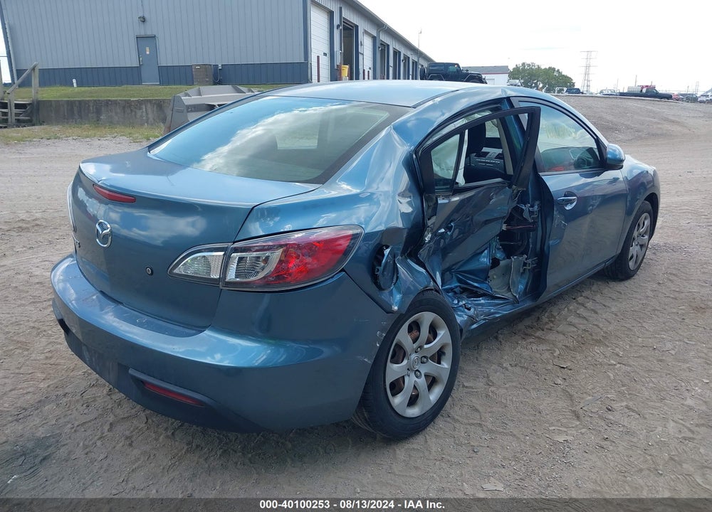 2011 MAZDA 3 I SPORT VIN: JM1BL1UF7B1415902