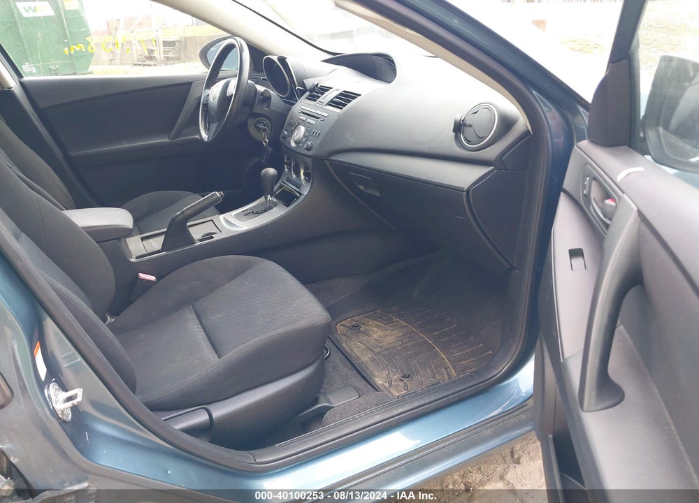 2011 MAZDA 3 I SPORT VIN: JM1BL1UF7B1415902