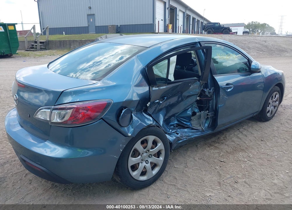 2011 MAZDA 3 I SPORT VIN: JM1BL1UF7B1415902