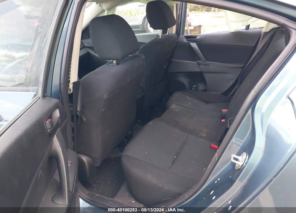 2011 MAZDA 3 I SPORT VIN: JM1BL1UF7B1415902