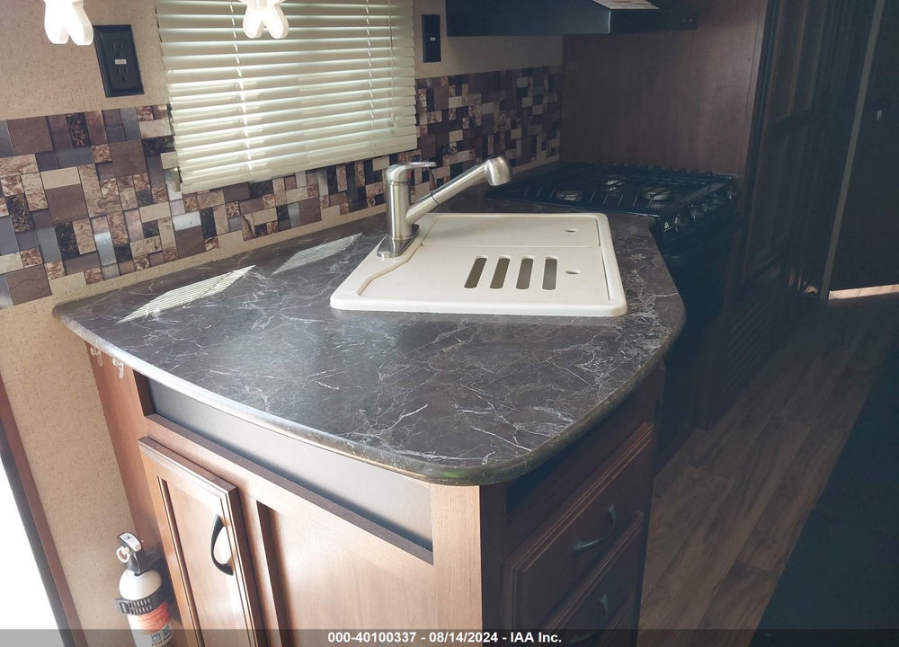 2016 JAYCO JAY FLIGHT M-28 BHBE VIN: 1UJBJ0BR1G1TC0901