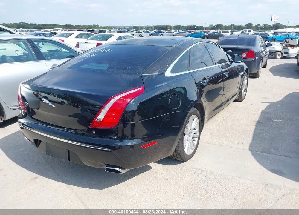 2011 JAGUAR XJ VIN: SAJWA1CB0BLV16520