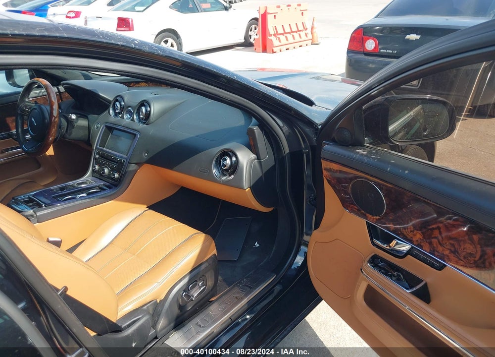 2011 JAGUAR XJ VIN: SAJWA1CB0BLV16520