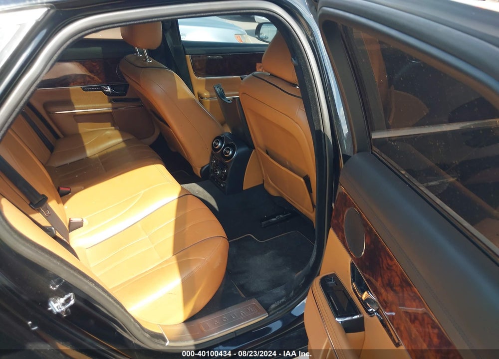 2011 JAGUAR XJ VIN: SAJWA1CB0BLV16520
