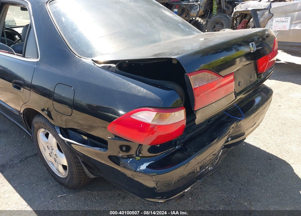 1998 HONDA ACCORD EX V6 VIN: 1HGCG1657WA074697