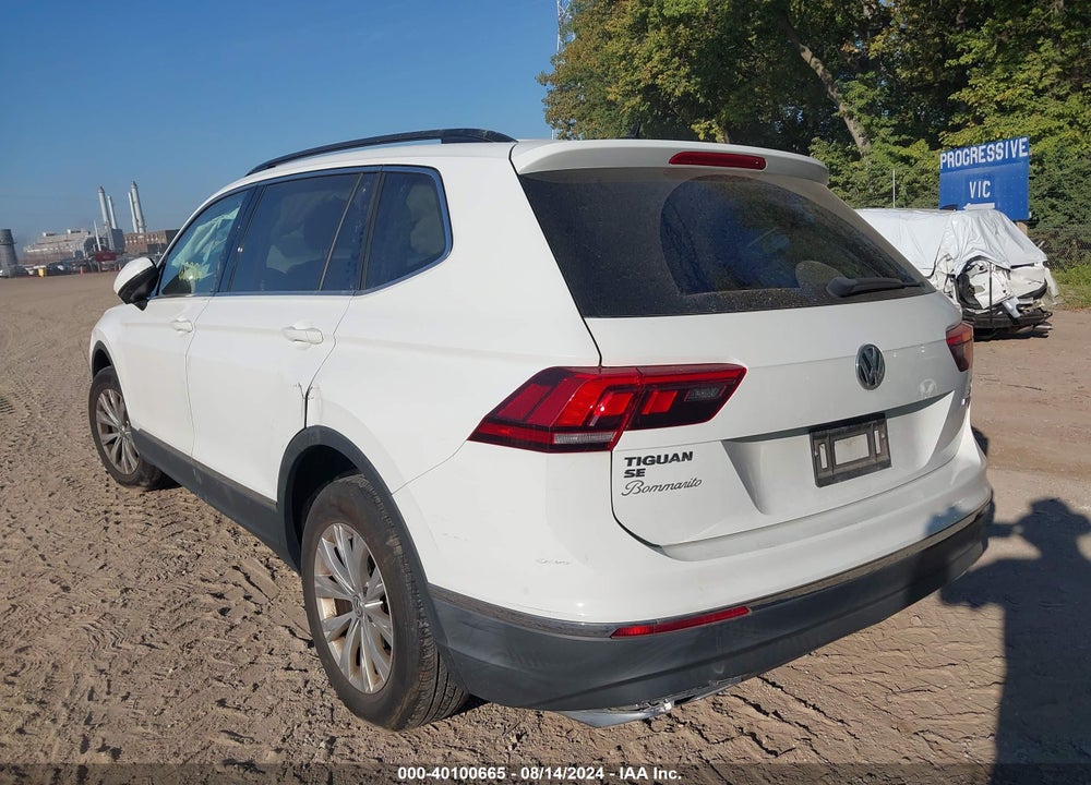 2018 VOLKSWAGEN TIGUAN VIN: 3VV2B7AX5JM001149