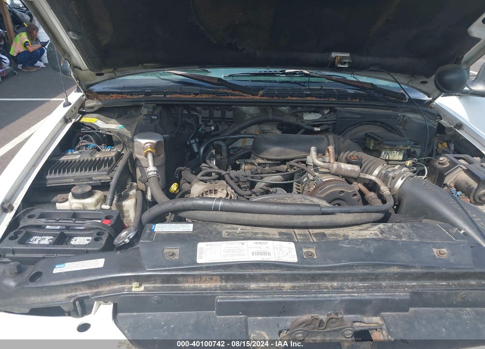 1997 GMC JIMMY SLS VIN: 1GKDT13W4V2560523