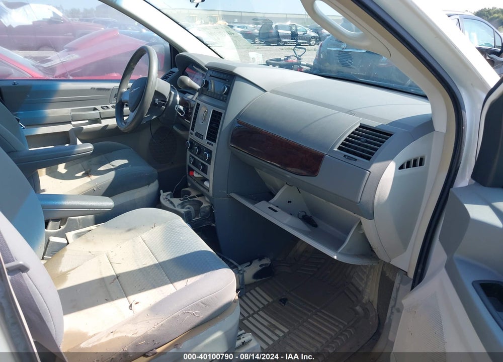 2010 CHRYSLER TOWN & COUNTRY NEW LX VIN: 2A4RR2D19AR365810