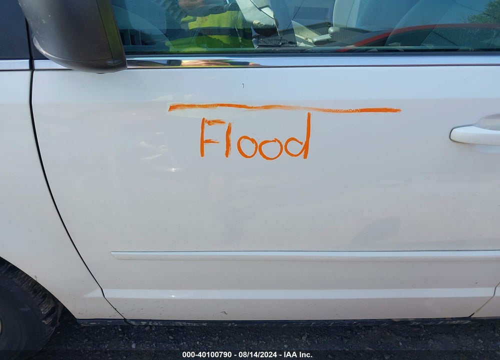 2010 CHRYSLER TOWN & COUNTRY NEW LX VIN: 2A4RR2D19AR365810
