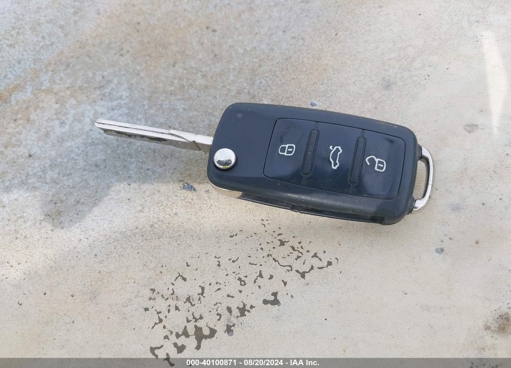 2012 VOLKSWAGEN BEETLE 2.0T TURBO VIN: 3VWVA7ATXCM643488