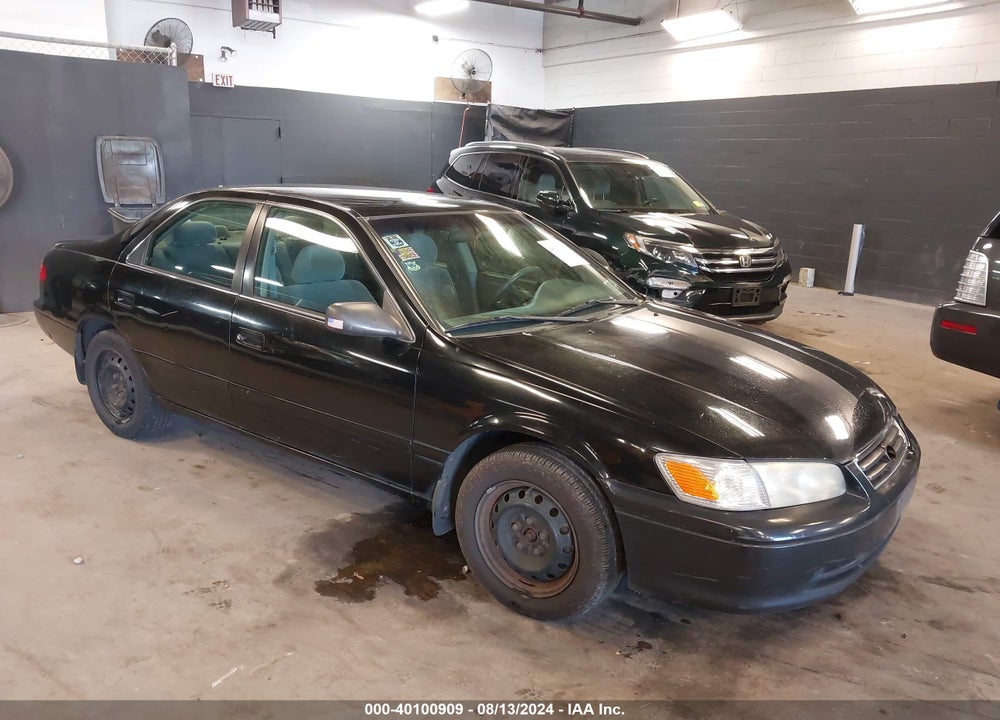 2001 TOYOTA CAMRY LE VIN: 4T1BG22K61U096883