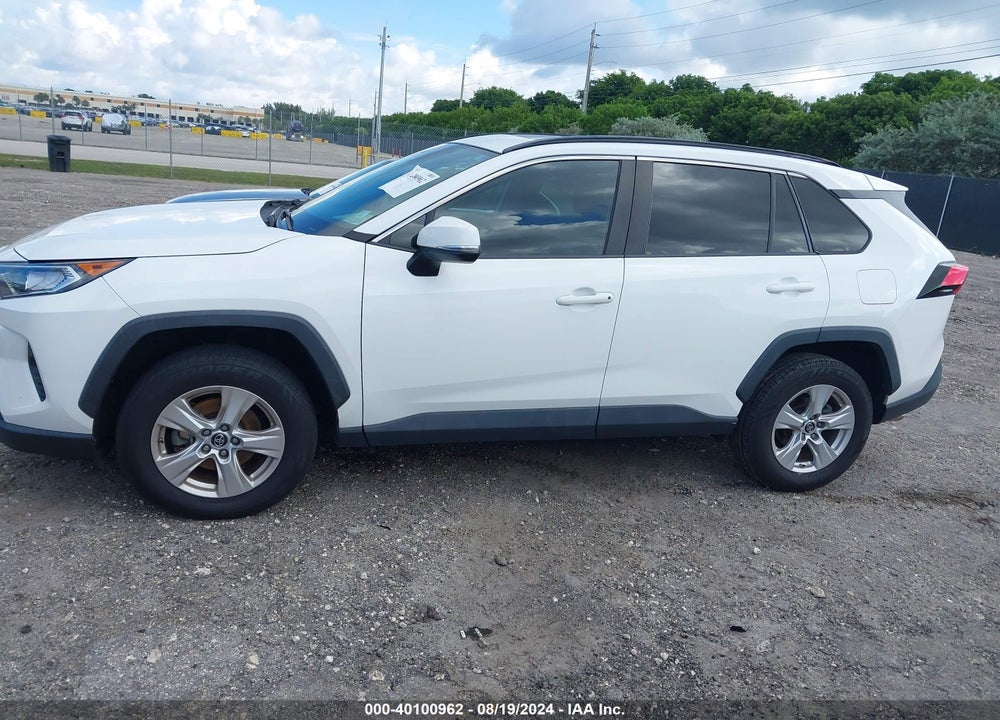 2019 TOYOTA RAV4 XLE VIN: 2T3W1RFV8KW005041