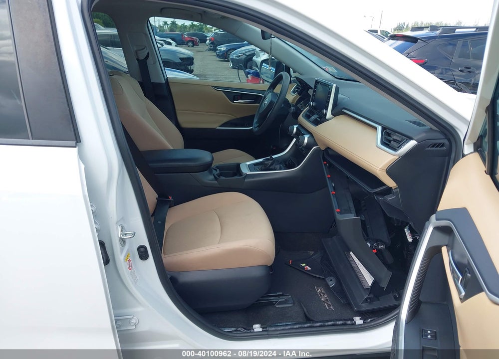 2019 TOYOTA RAV4 XLE VIN: 2T3W1RFV8KW005041