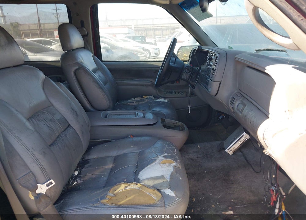 1999 CHEVROLET SUBURBAN 1500 LT VIN: 3GNEC16R5XG177827