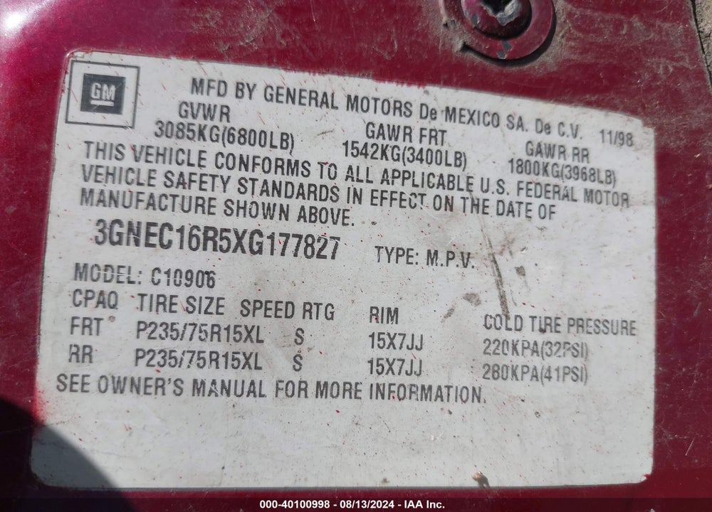 1999 CHEVROLET SUBURBAN 1500 LT VIN: 3GNEC16R5XG177827