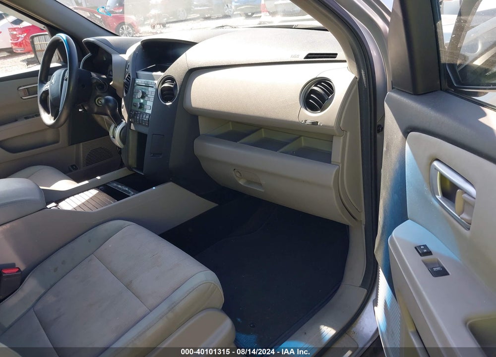 2010 HONDA PILOT EX VIN: 5FNYF4H43AB008614
