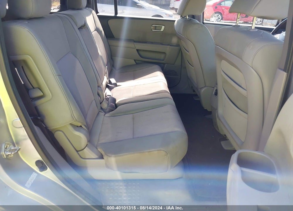 2010 HONDA PILOT EX VIN: 5FNYF4H43AB008614