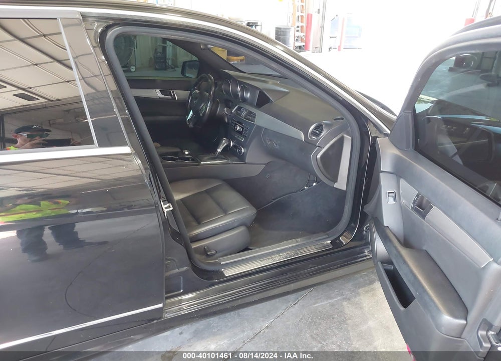 2013 MERCEDES-BENZ C 250 LUXURY/SPORT VIN: WDDGF4HB6DA809938