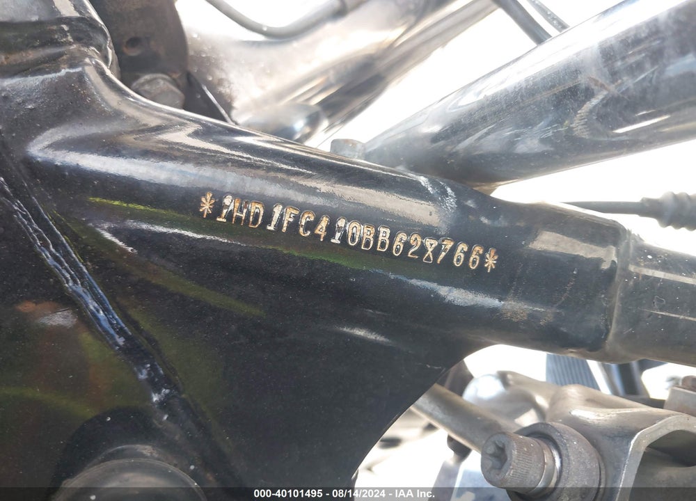 2011 HARLEY-DAVIDSON FLHTCU VIN: 1HD1FC410BB628766