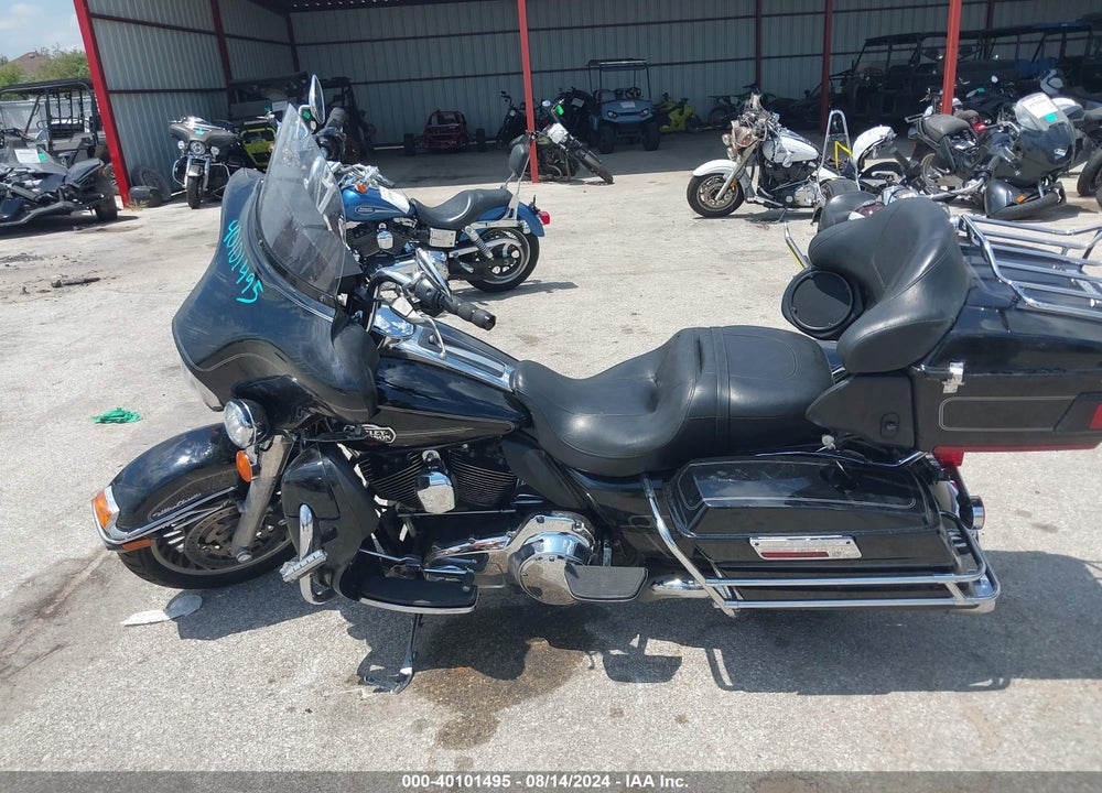 2011 HARLEY-DAVIDSON FLHTCU VIN: 1HD1FC410BB628766