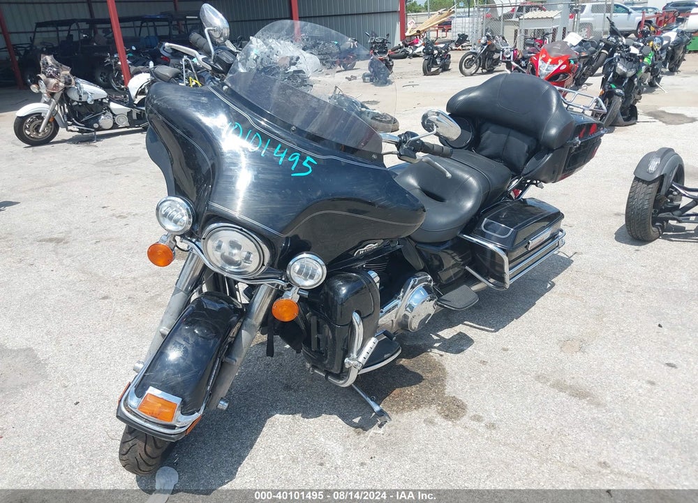 2011 HARLEY-DAVIDSON FLHTCU VIN: 1HD1FC410BB628766