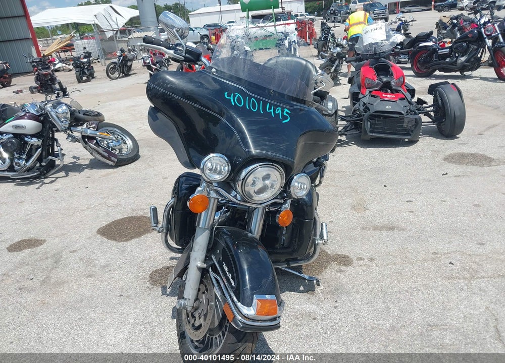2011 HARLEY-DAVIDSON FLHTCU VIN: 1HD1FC410BB628766