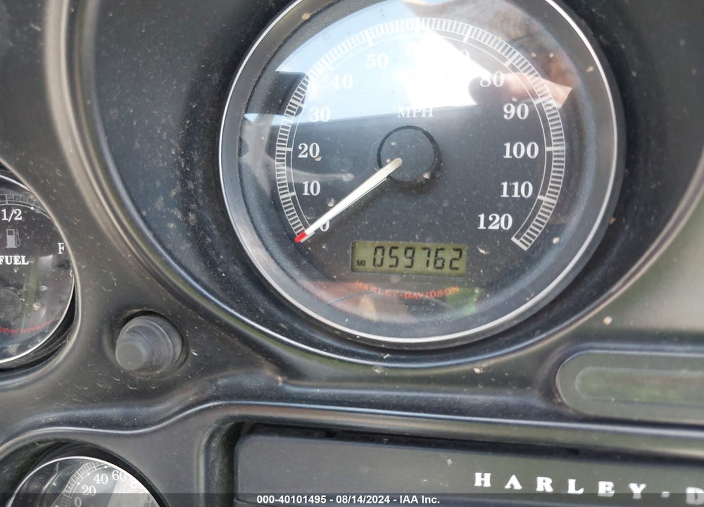2011 HARLEY-DAVIDSON FLHTCU VIN: 1HD1FC410BB628766