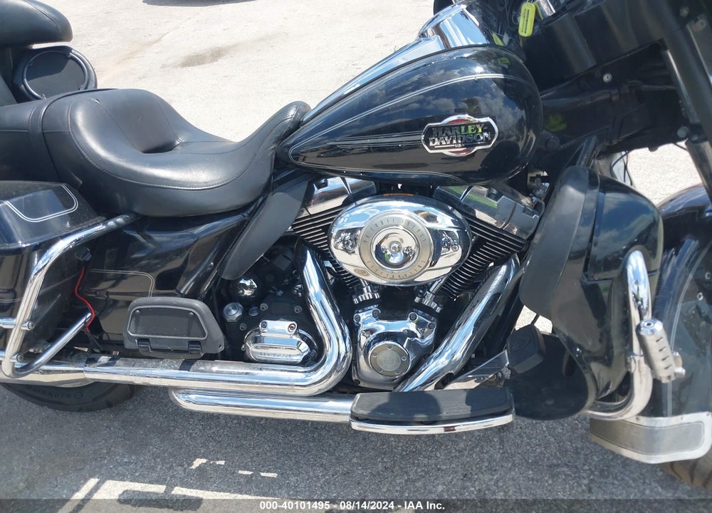 2011 HARLEY-DAVIDSON FLHTCU VIN: 1HD1FC410BB628766