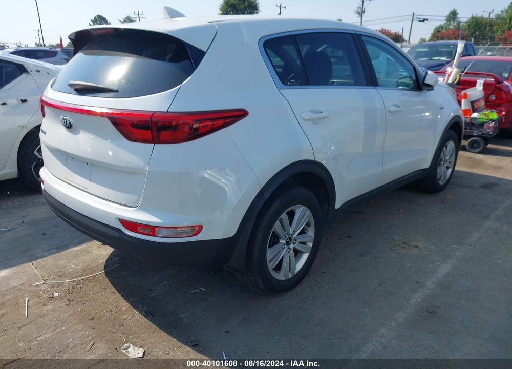 2018 KIA SPORTAGE LX VIN: KNDPMCAC8J7389315