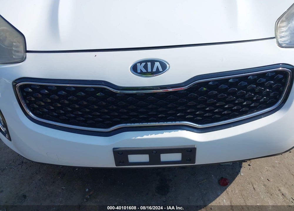 2018 KIA SPORTAGE LX VIN: KNDPMCAC8J7389315