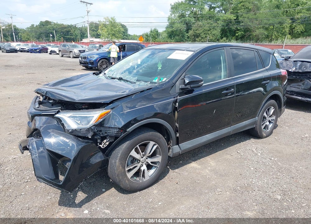 2018 TOYOTA RAV4 XLE VIN: 2T3RFREV9JW804857