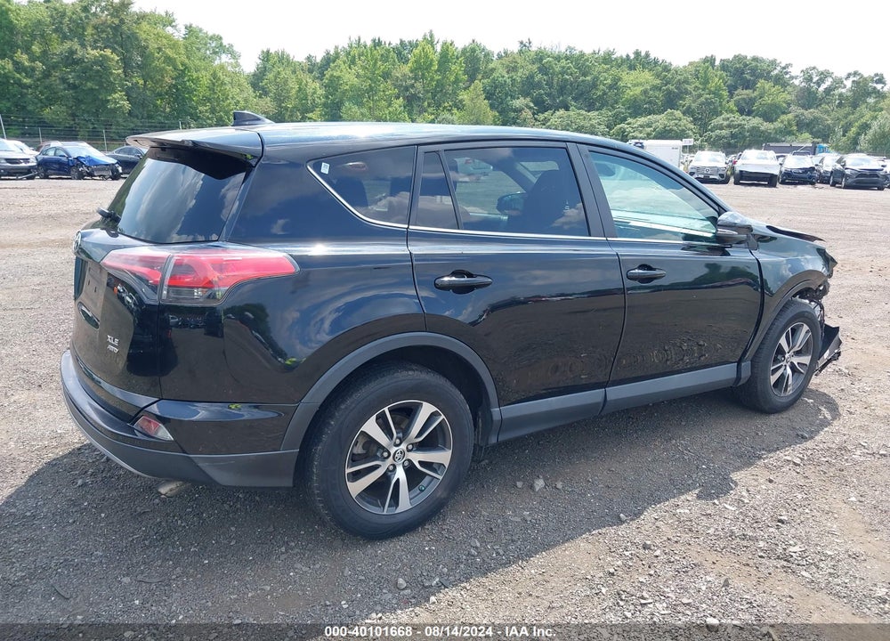 2018 TOYOTA RAV4 XLE VIN: 2T3RFREV9JW804857