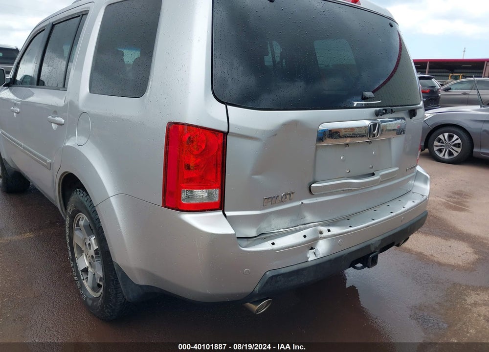 2011 HONDA PILOT TOURING VIN: 5FNYF3H96BB045079