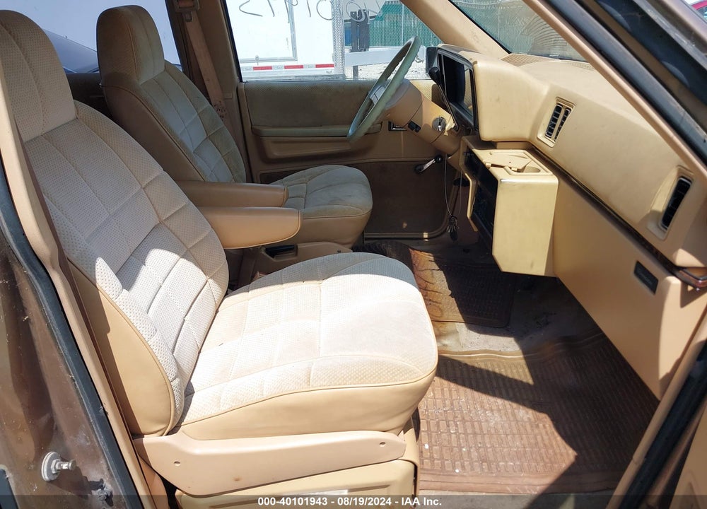 1989 PLYMOUTH VOYAGER SE VIN: 2P4FH45K8KR175220