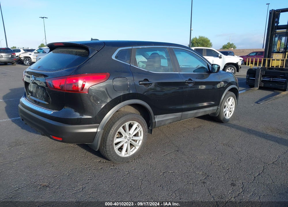 2017 NISSAN ROGUE SPORT S VIN: JN1BJ1CP4HW017643