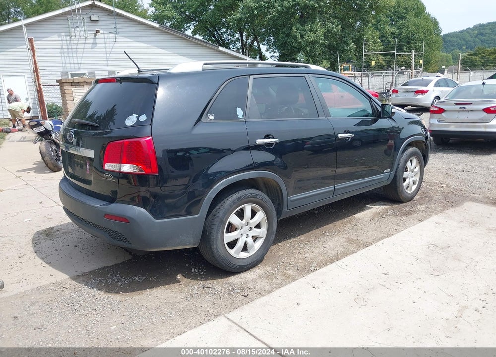 2011 KIA SORENTO LX VIN: 5XYKTCA13BG154613