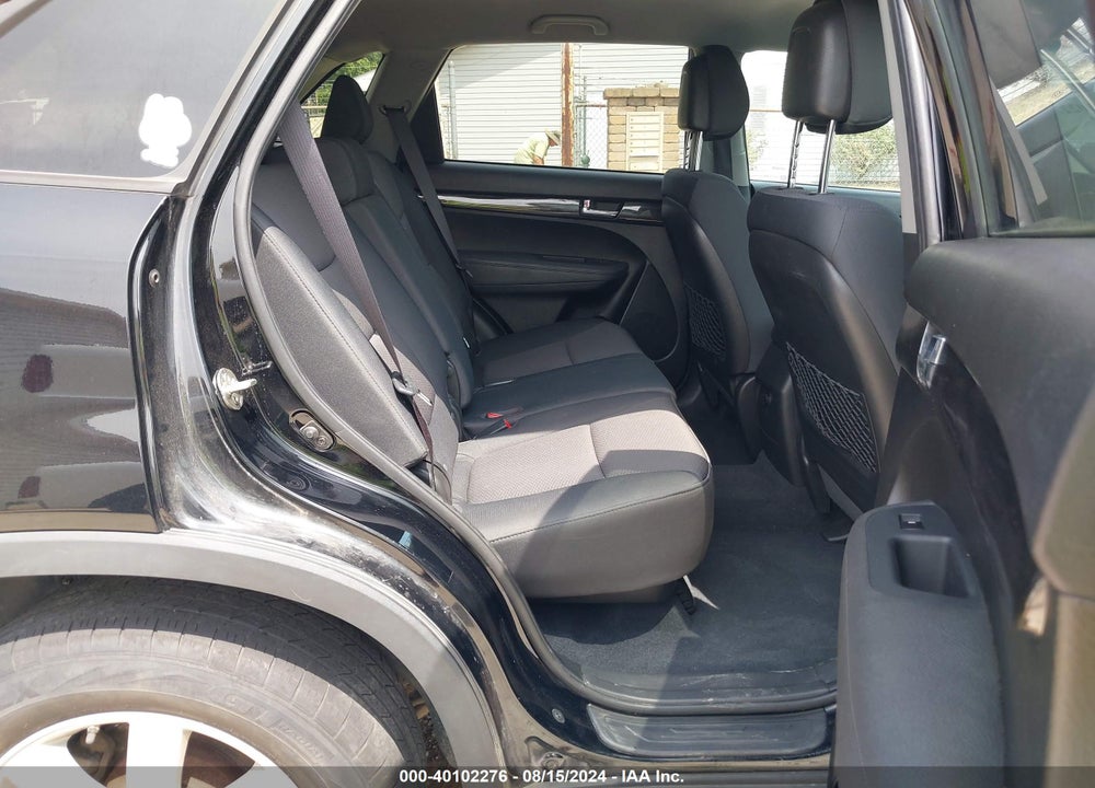 2011 KIA SORENTO LX VIN: 5XYKTCA13BG154613