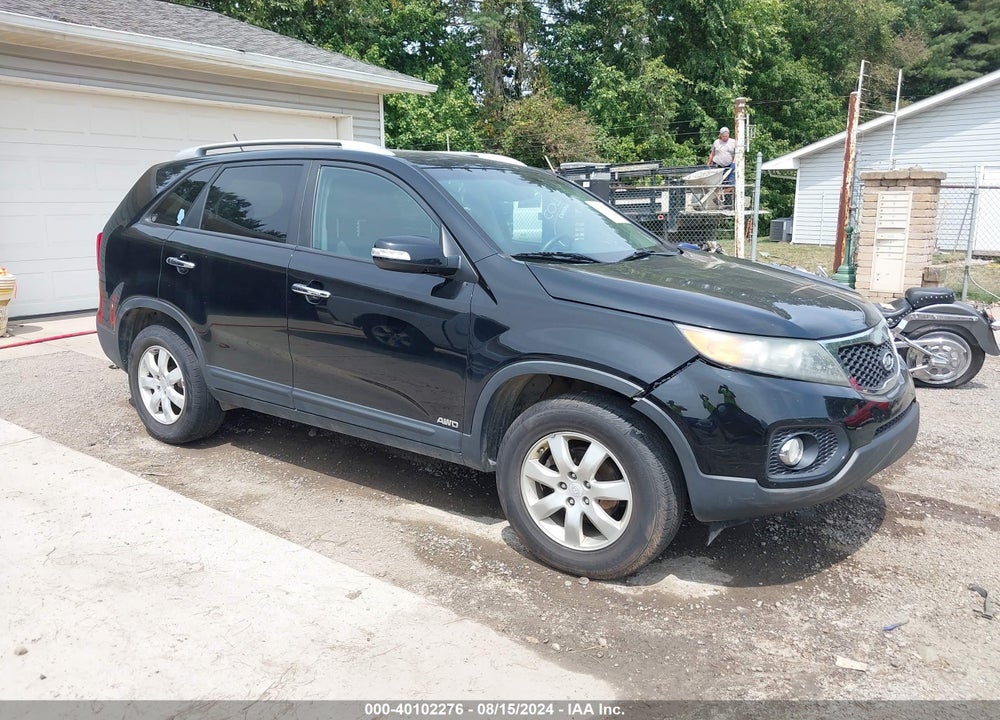 2011 KIA SORENTO LX VIN: 5XYKTCA13BG154613