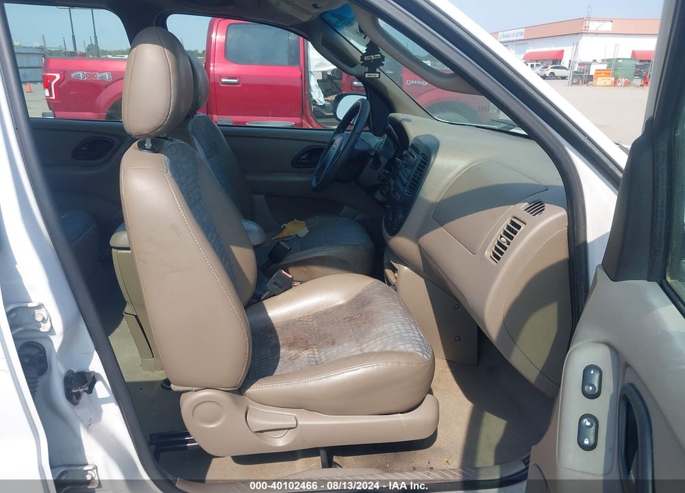2002 FORD ESCAPE XLS VIN: 1FMYU01172KD67205