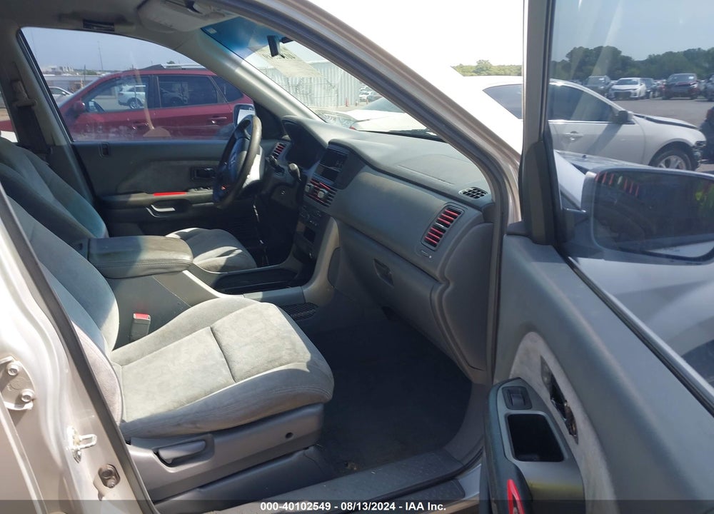 2004 HONDA PILOT EX VIN: 2HKYF18414H558429