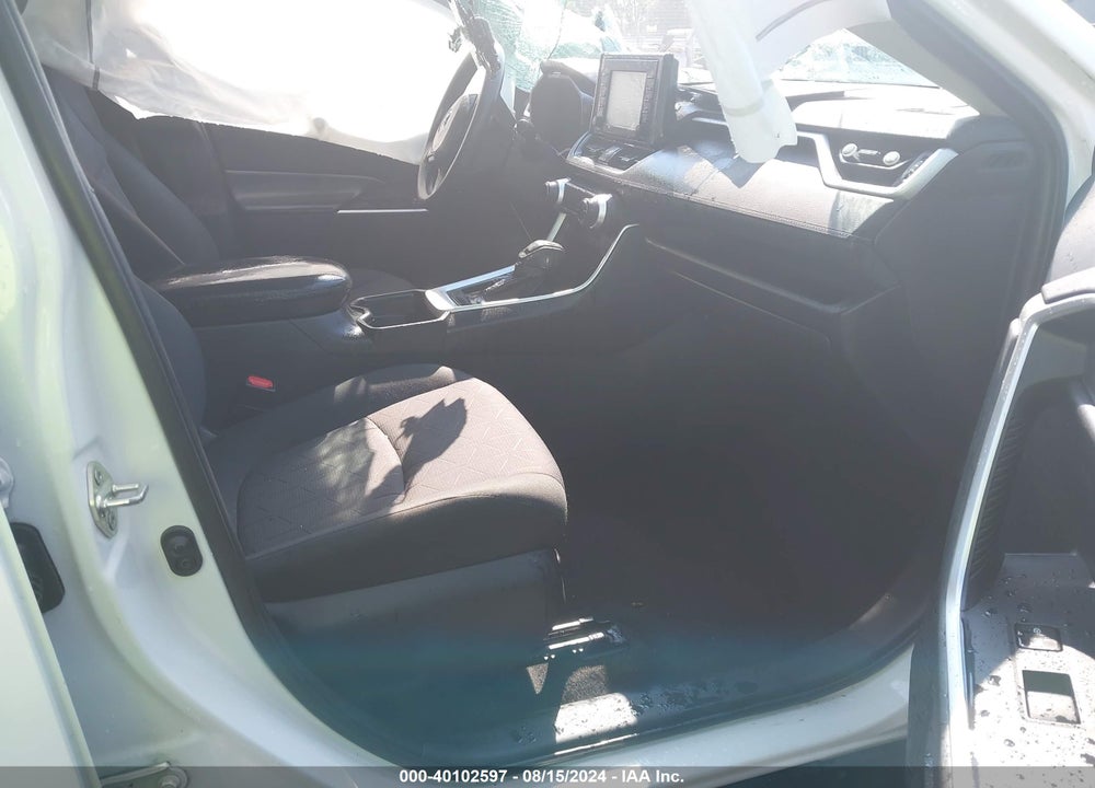 2019 TOYOTA RAV4 XLE VIN: 2T3W1RFV7KC023340